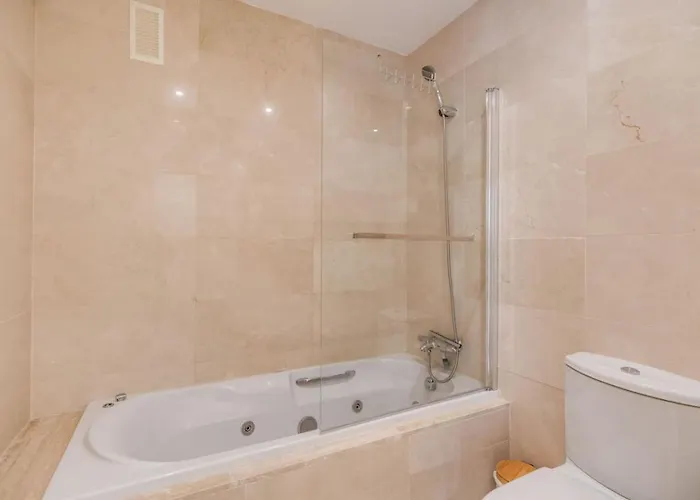 Апартаменты Golf 2br - Private Terrace, Beautiful Views, Near *