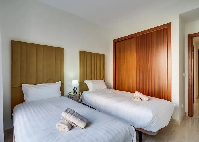 Golf 2br - Private Terrace, Beautiful Views, Near *