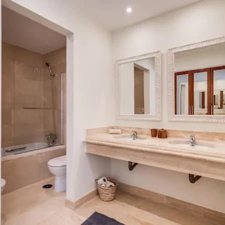 Apartamento Golf 2br - Private Terrace, Beautiful Views, Near